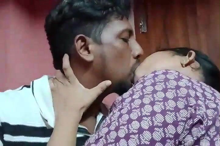 Dost Ki Biwi Ke Ghar Jakar Lund Chusa Chusa Kar Uski Chut Mari