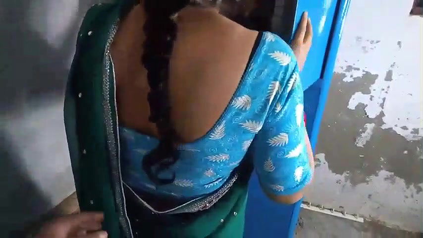 Gao Ki Bhabhi Ki Saree Utha Kar Unki Maze Se Chut Mari