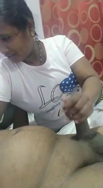 randi bhabhi ne lund chusi