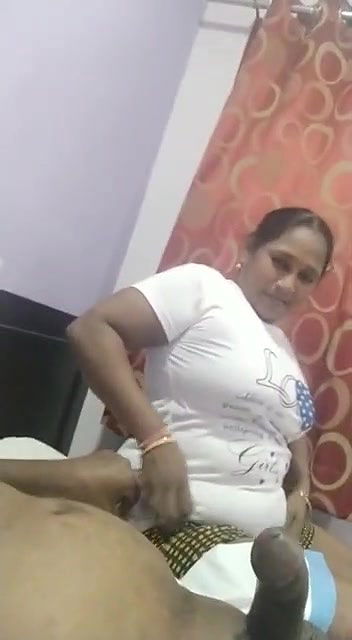 randi bhabhi ne lund chusi