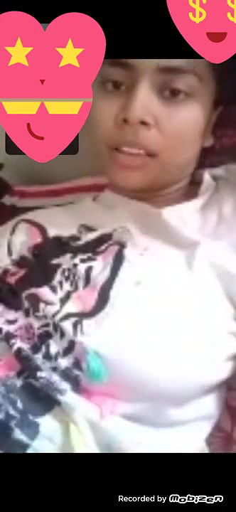 vc mein chuche dikhayi ladki ne