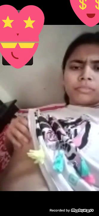 vc mein chuche dikhayi ladki ne