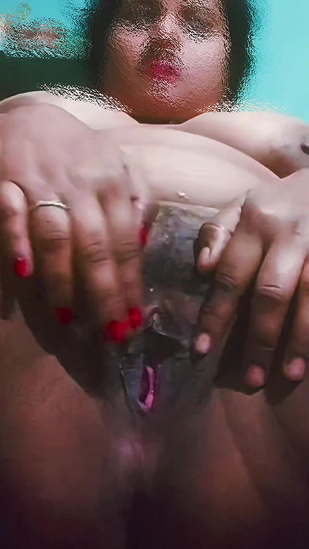 chubby wife pussy show