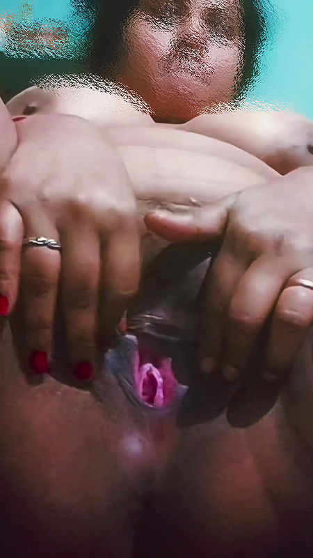 chubby wife pussy show