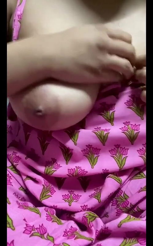 Sexy Indian Babe Teasing Showing