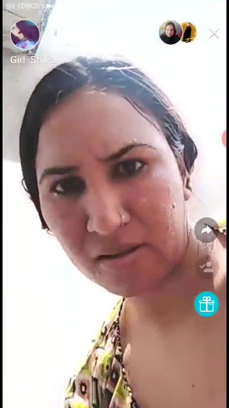 Busty milf aunty Pakistani nude selfie MMS