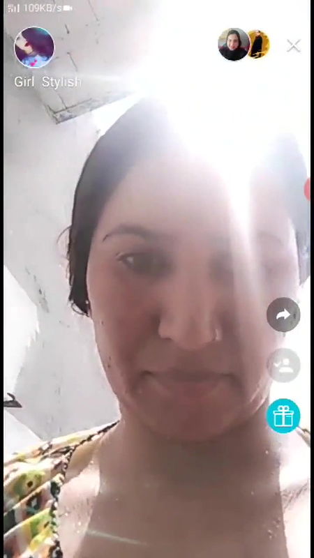 Busty milf aunty Pakistani nude selfie MMS