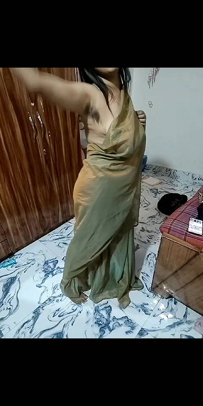Hot bhabhi dancing without bra