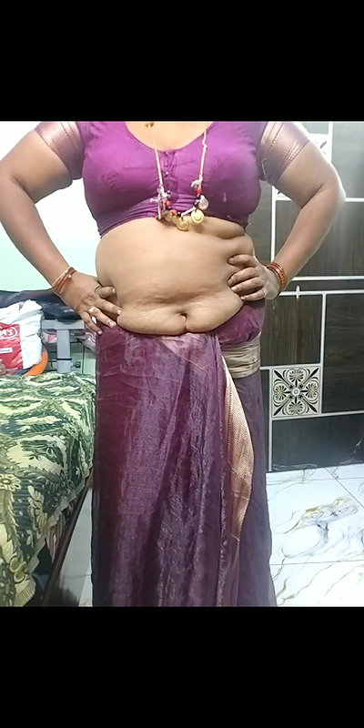 Sexy aunty hot talking and show navel