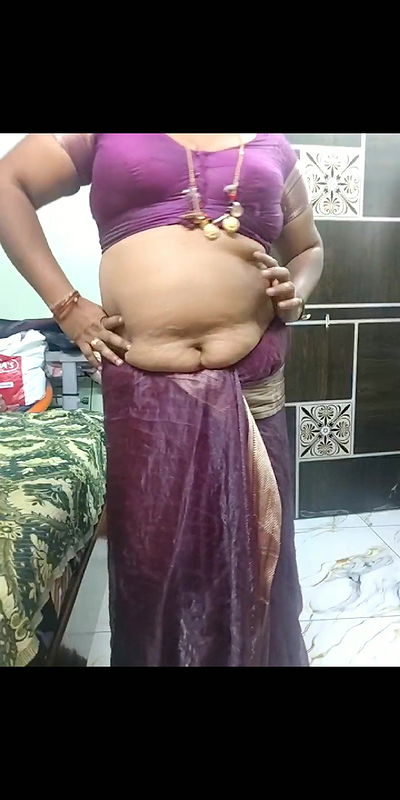 Sexy aunty hot talking and show navel