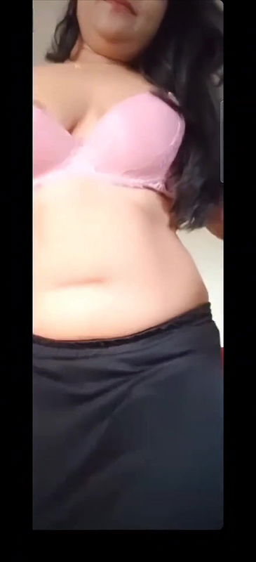 Sexy Bengali Babe Showing