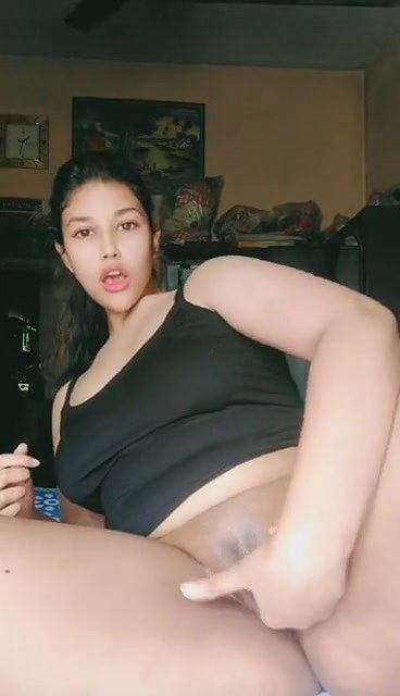 desi balck top girl rubbing pussy