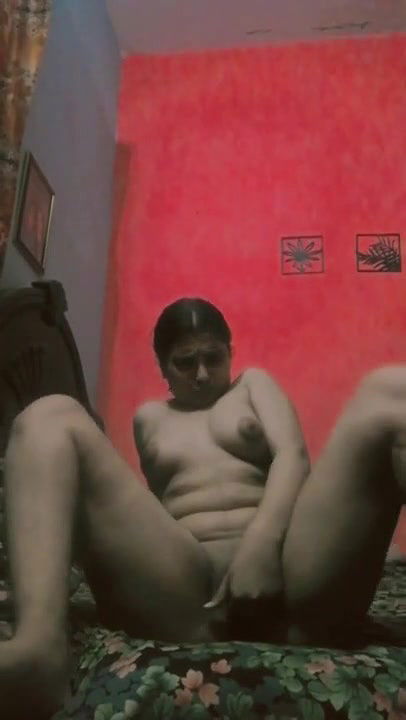 desi chubby girl pussy fingering
