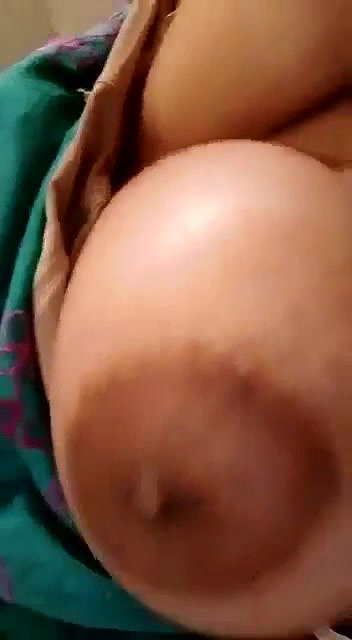 Desi Girl Showing Her Bigboobs And Pussy