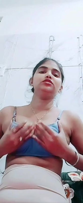 Beautiful Bengali GF Show Her Cute Boobies Leaked Video