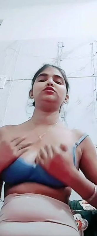 Beautiful Bengali GF Show Her Cute Boobies Leaked Video