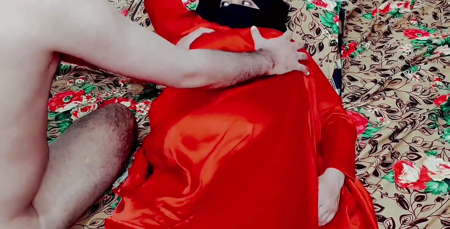 Beautiful Muslim girl doing handjob in her boyfriend dick