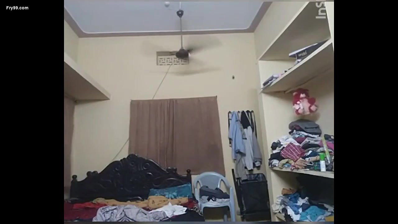 Desi babe caught nude wearing bra and panty