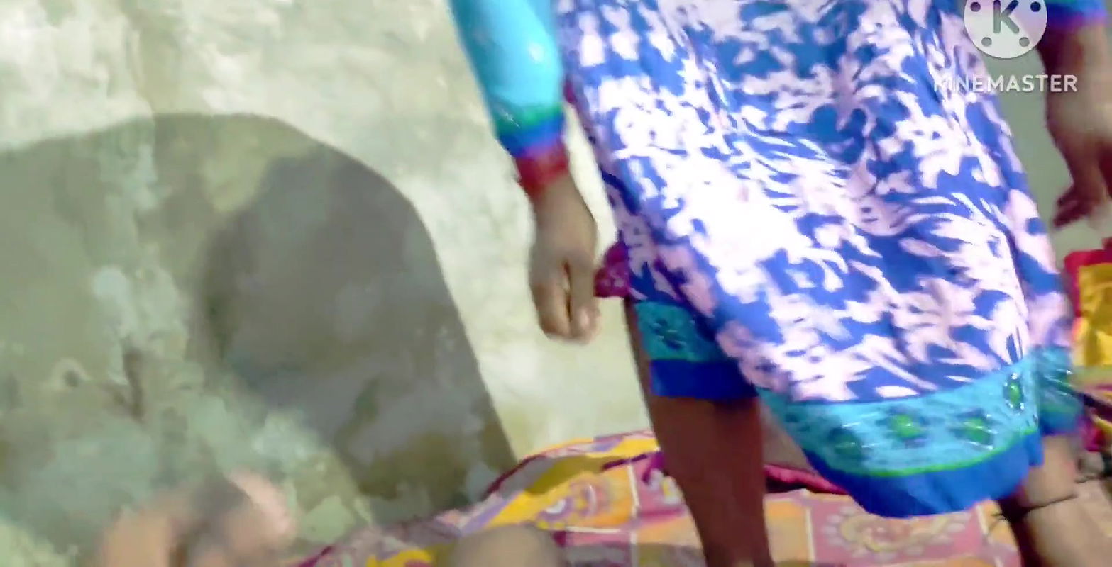 Ghar me shali ko ekela dekh kar unke chut par Mera Lund ka pani nikal die