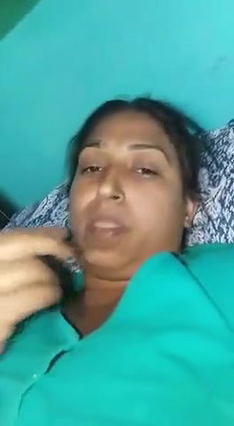 bahbhi ne jhat wali chut mein ungli kri