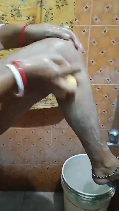 desi chubby bahbhi nude shower