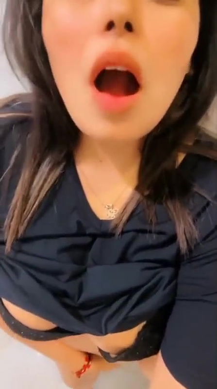 self recorded pussy rubbing video