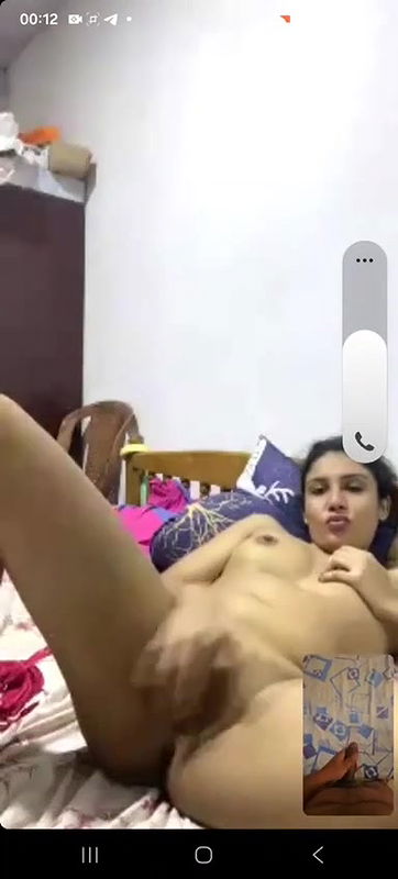Beautiful Lankan Girl Masturbating On Video Call