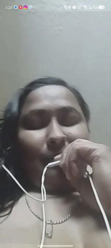 BigAss Tanker Bhabi Showing Lover