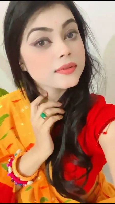 Hot Girl Showing Fingering