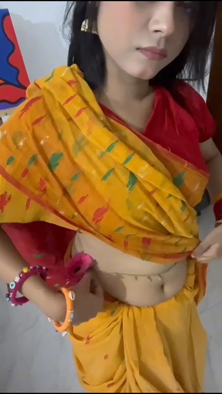 Hot Girl Showing Fingering