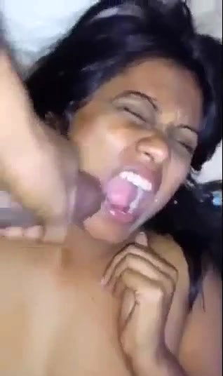 Desi girl gives a deep Indian blowjob