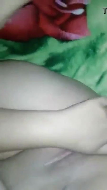 Horny Paki Bhabhi masturbating pussy