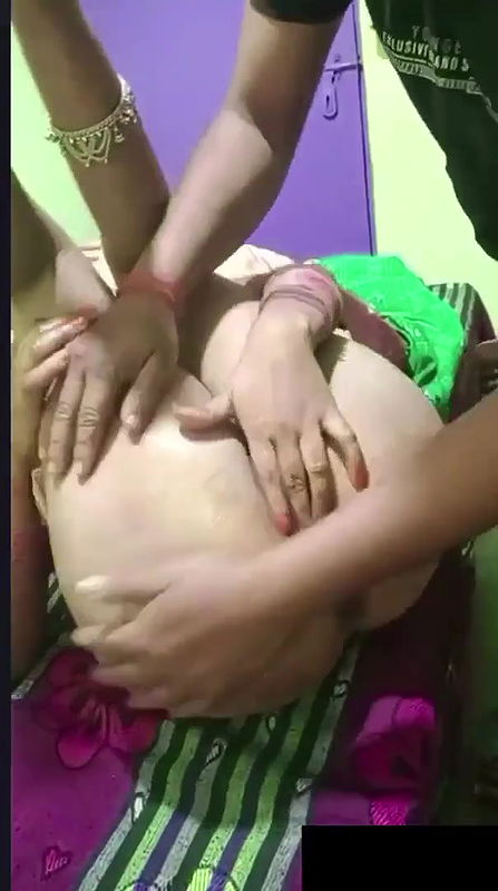Bhabhi giving great orgasmic moans, when dick goes inside her, clear audio