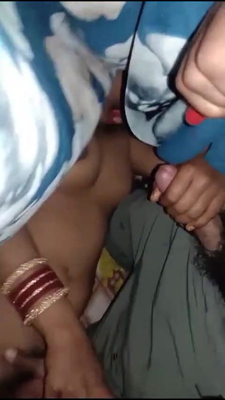 chut mein ungli krke choda