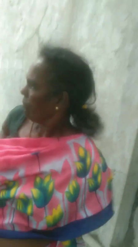 randi ke sath khule mein chudai