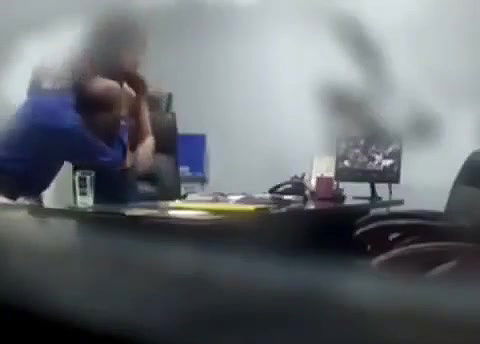 office mein chuche chusi