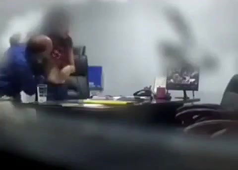 office mein chuche chusi