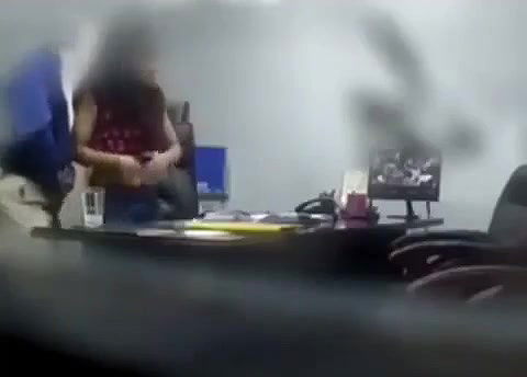 office mein chuche chusi