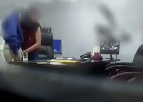 office mein chuche chusi