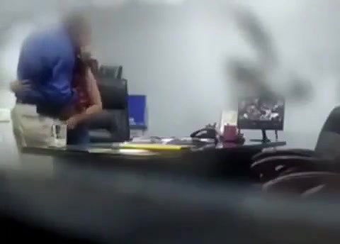 office mein chuche chusi