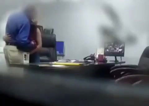 office mein chuche chusi