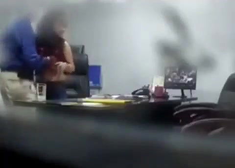 office mein chuche chusi