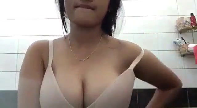 young gf boob show and pussy rubbing