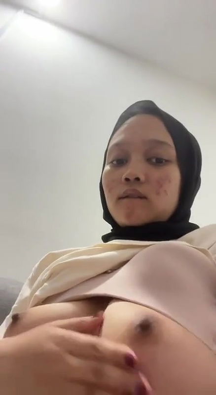 arabic girl boobs show