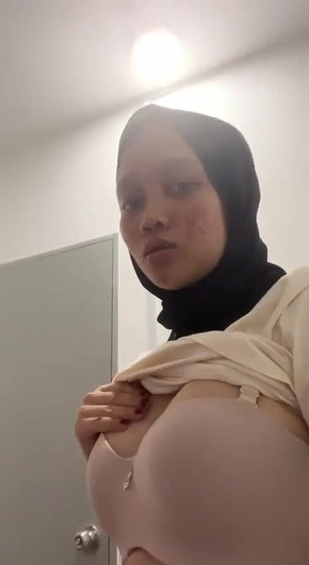 arabic girl boobs show