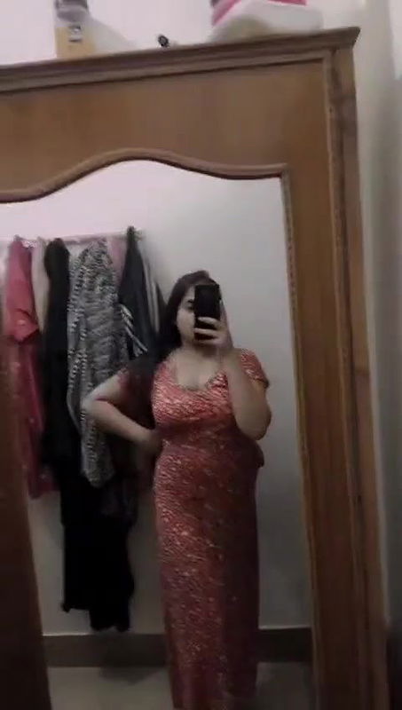 beautiful indian girlfriend showing her big boobs and pussy