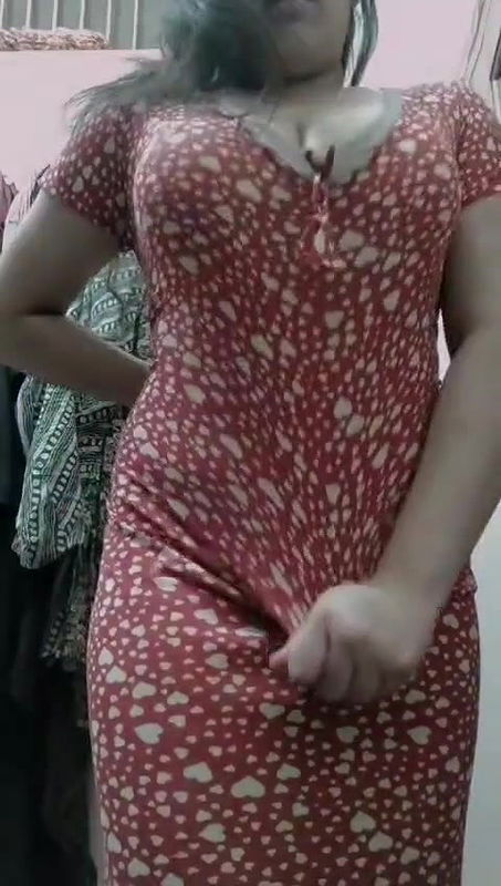 beautiful indian girlfriend showing her big boobs and pussy