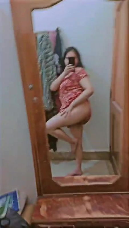 chubby girl showing mirror