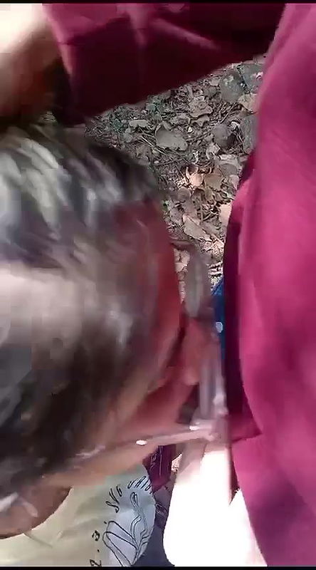 college lover blowjob in outdoor