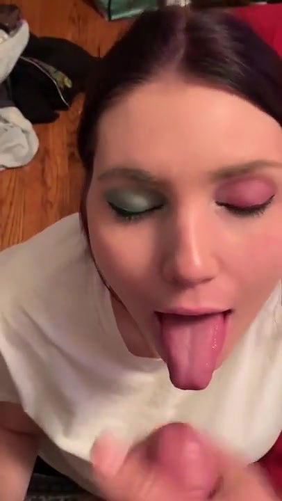 cute girlfriend blowjob and cum out mouth